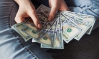 惠天热电：公司董事会成员共9名，其中两名人员目前在华润有任职，其余董事均不在华润任职
